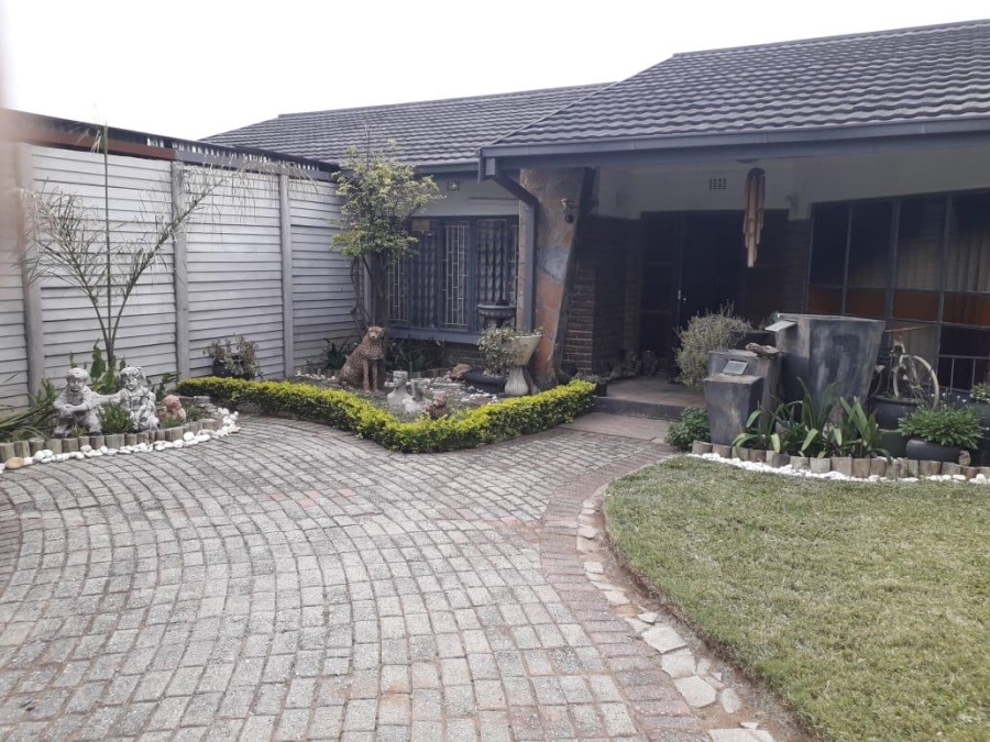 3 Bedroom Property for Sale in Oos Einde North West